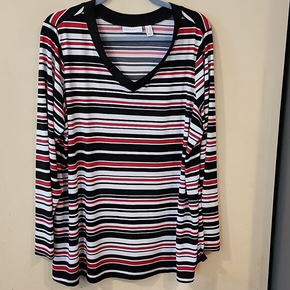 Beautiful Susan Graver top 1X - Picture 4 of 5